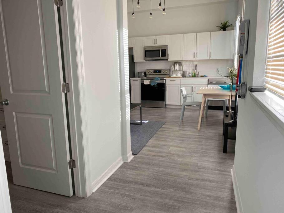 Chic Bungalow Apartment Steps From Armature Works & Downtown Riverwalk 탬파 외부 사진