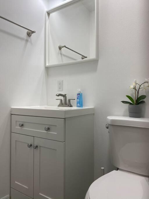 Chic Bungalow Apartment Steps From Armature Works & Downtown Riverwalk 탬파 외부 사진