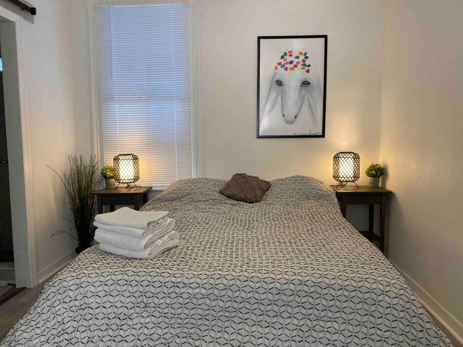 Chic Bungalow Apartment Steps From Armature Works & Downtown Riverwalk 탬파 외부 사진